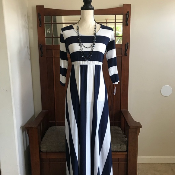 !LAST ONE 2X! Plus size striped maxi dress - Picture 2 of 7